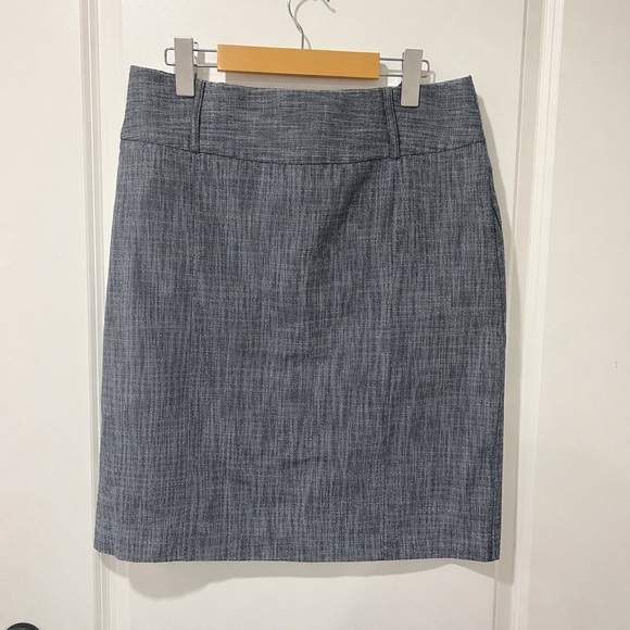 Larry Levine Stretch Grey Pencil Skirt Size 8 | Button Front | Workwear - Picture 2 of 8